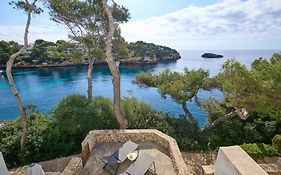 Sea frontline Apartment 'Ernesto'. Pool. WIFI
